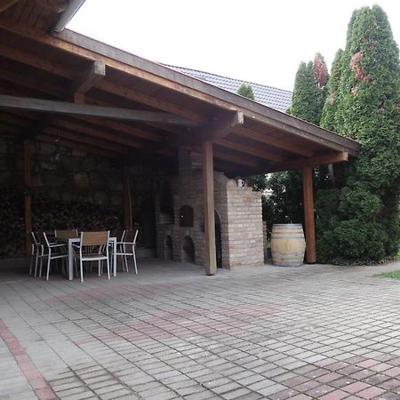 Falusi Vendeghaz Etyek Bagian luar foto