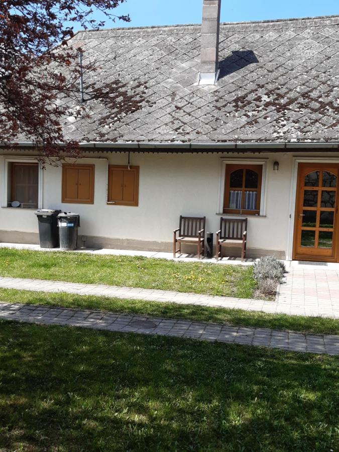 Falusi Vendeghaz Etyek Bagian luar foto