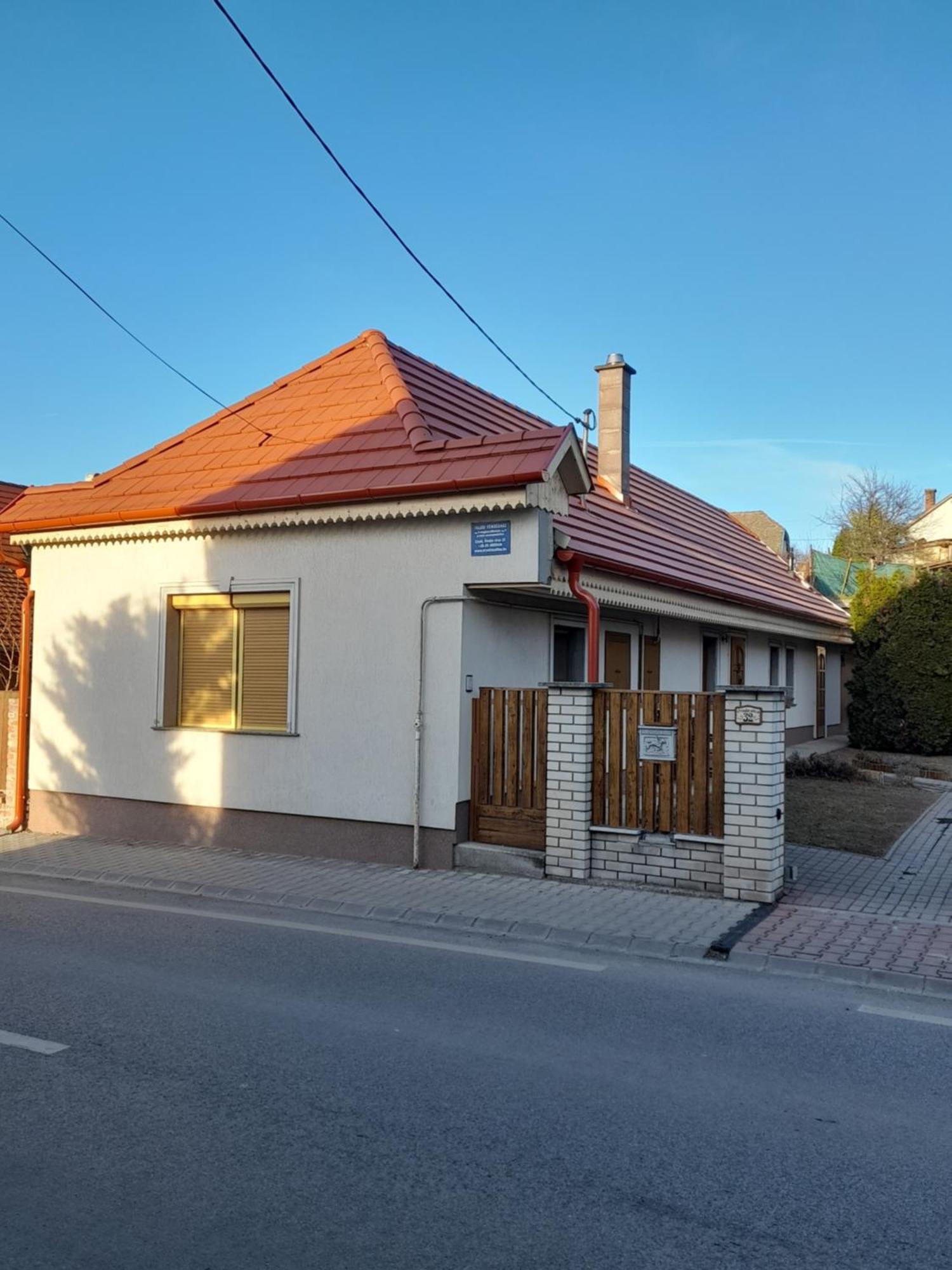 Falusi Vendeghaz Etyek Bagian luar foto