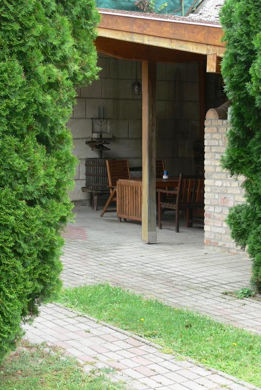 Falusi Vendeghaz Etyek Bagian luar foto